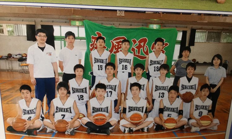 中学時代の中村選手（最前列右から3番目）