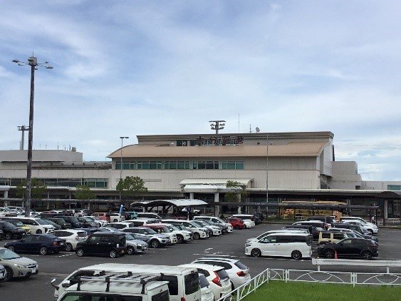 大分空港　国内線ターミナル1階　到着ロビー　外観写真