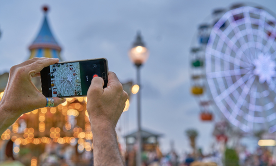 なぜテーマパークでは電波が不安定になるのか